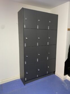 12-door-changing-room-lockers