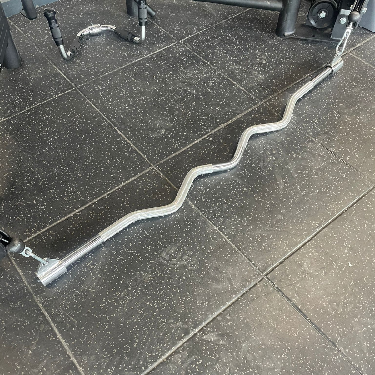 Bolt Strength FT Curl Bar - Image 2